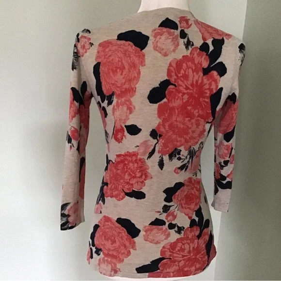 Women’s top with crystals which has all popular colors of fall 2023. - Picture 2 of 4